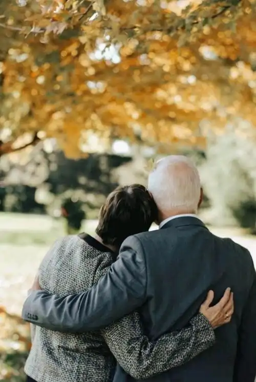 50多岁的半路夫妻羡煞旁人