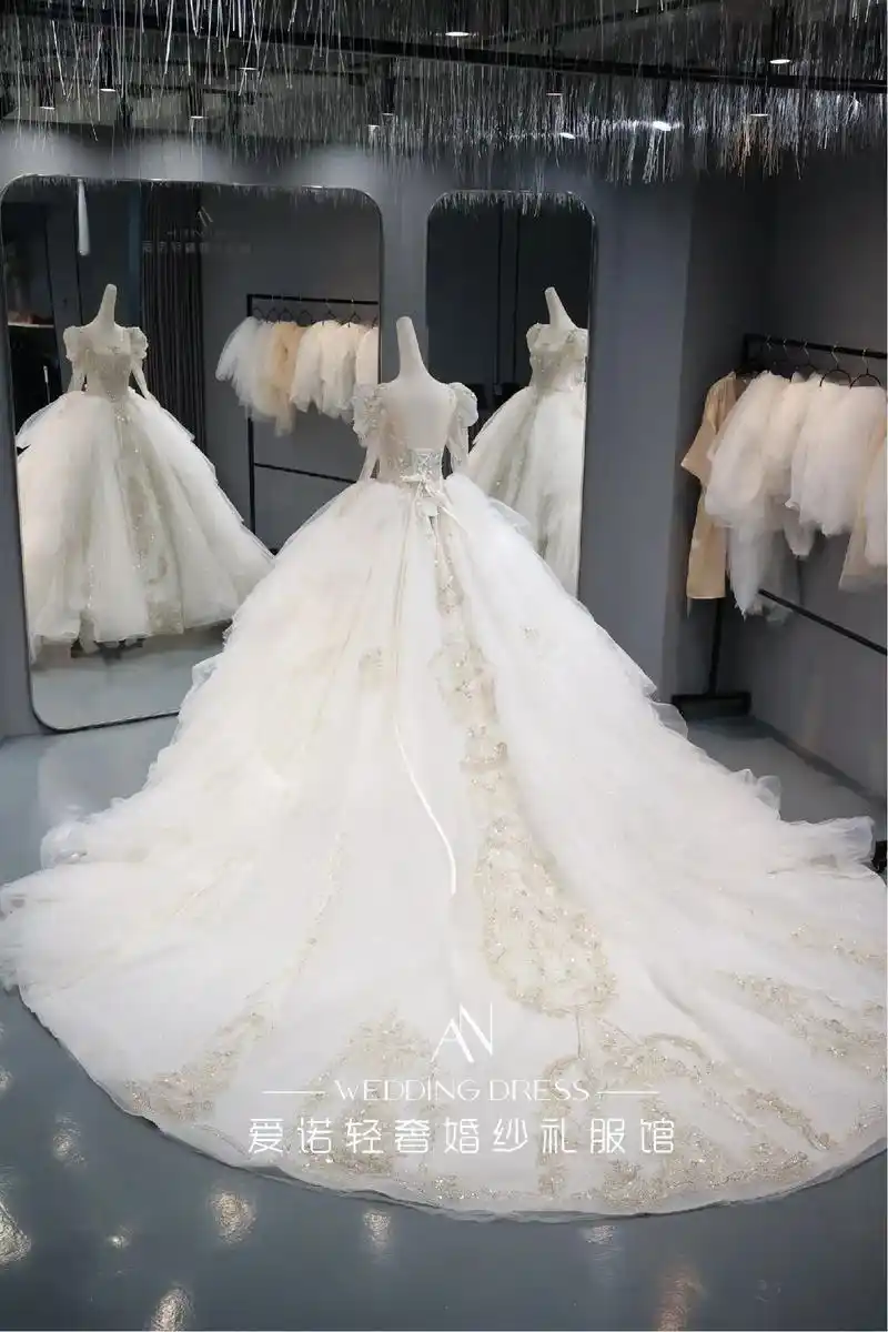 密云爱诺婚纱礼服馆|短袖大拖尾婚纱.你在身边  我眼里的风景 - 抖音