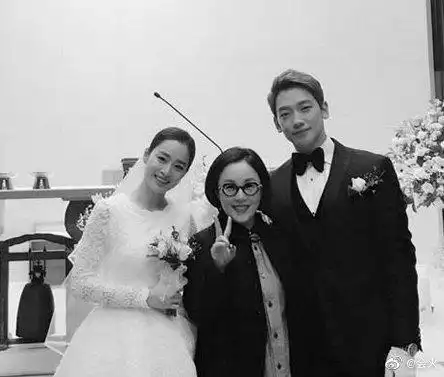 rain和金泰熙彩色正面结婚照,你觉得拍得怎么样? zt