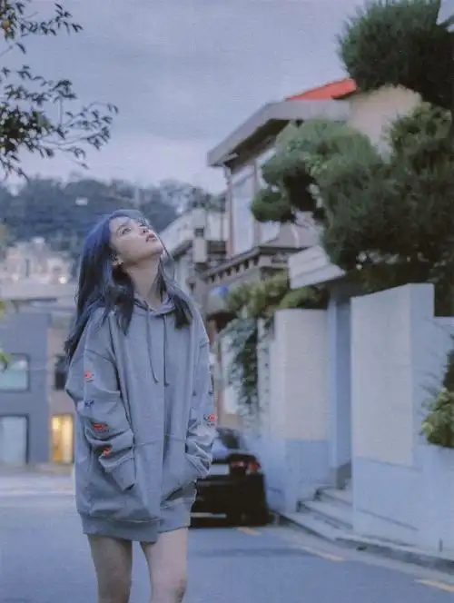 蓝发iu合集,神仙颜值的神仙发色._高清图集_新浪网