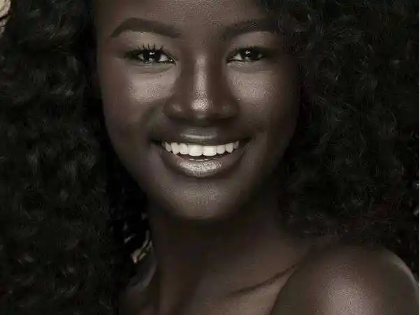 世界上最黑的女人khoudia diop,黑到夜晚能隐身!