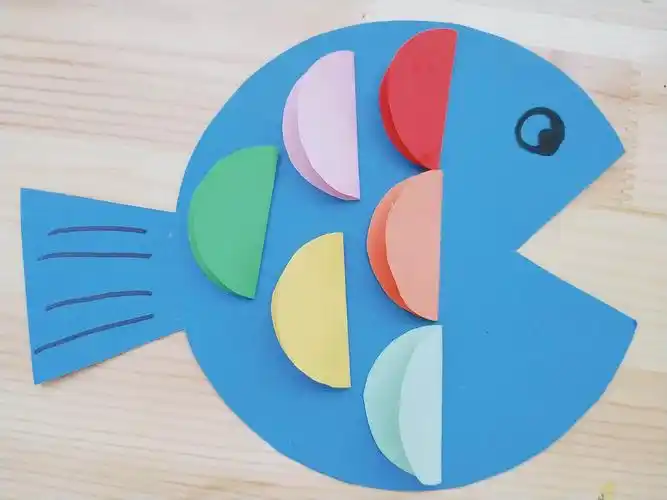 明星幼儿园小班手工——彩色小鱼