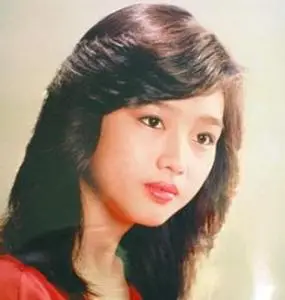 回顾豪门千金朱丽倩为了刘德华有多能忍看完你就全明白了