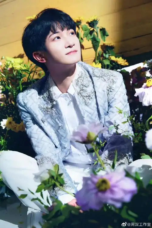 周深呀,实至名归,用实力演绎不同风格歌曲,未来在音乐道路上继续全力