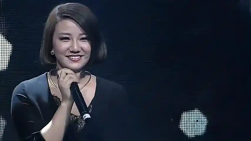 汪玲露牵手成功下台前哽咽表白孟非称我喜欢你非诚