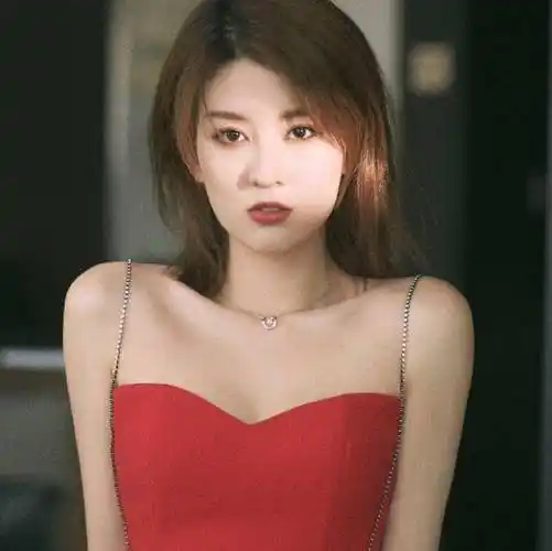 原创乔欣乖乖女形象全无穿一身薄纱裙大秀身材让人看了脸红