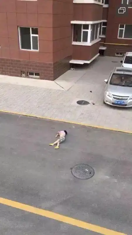 晋中之声榆次经济适用房王湖小孩从楼上掉下来了