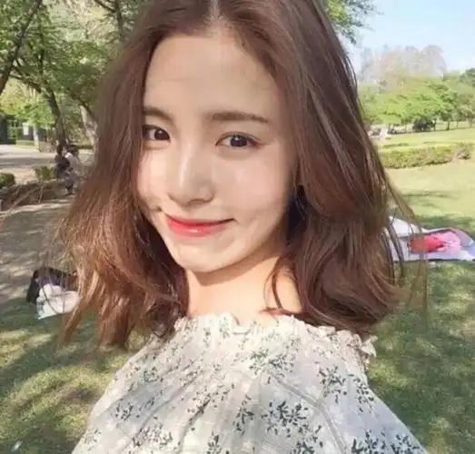 夏日齐肩短发 韩式烫发 中卷头发看起来会比较蓬松有层次感 浅棕色会