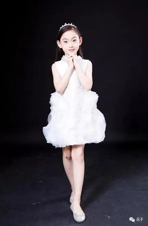 央视春晚小明星邓鸣璐将携新歌亮相中国好故事《精忠报国》开机盛典