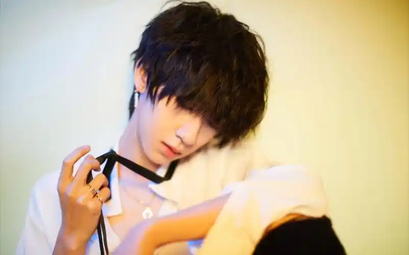 贺峻霖破风直拍破千万了我是不是最晚发现的呀