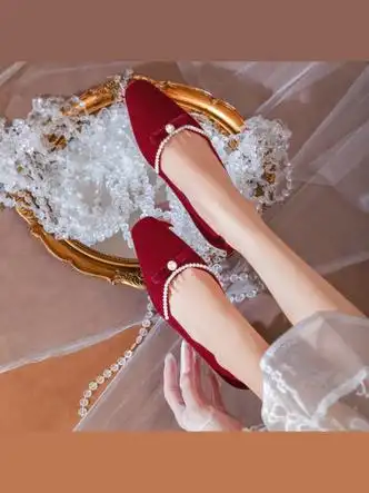 珍妮羊品牌粗跟婚鞋新娘不累脚秀禾鞋酒红色方头高跟鞋女珍珠绒面蝴蝶