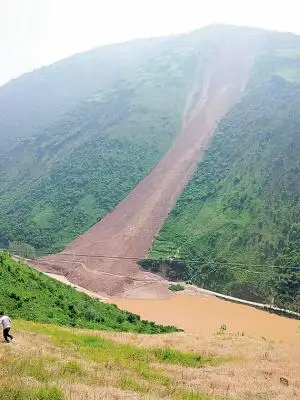 滑坡现场.