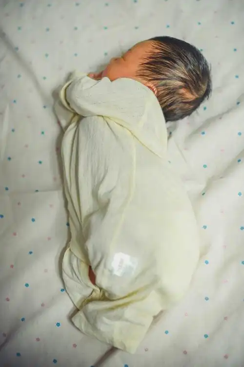 宝贝孙女出生第一个月照片集锦