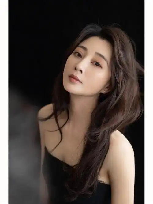 殷桃的嘴角很奇怪,可也成就了她