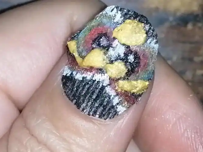 用医用胶布画个美甲贴