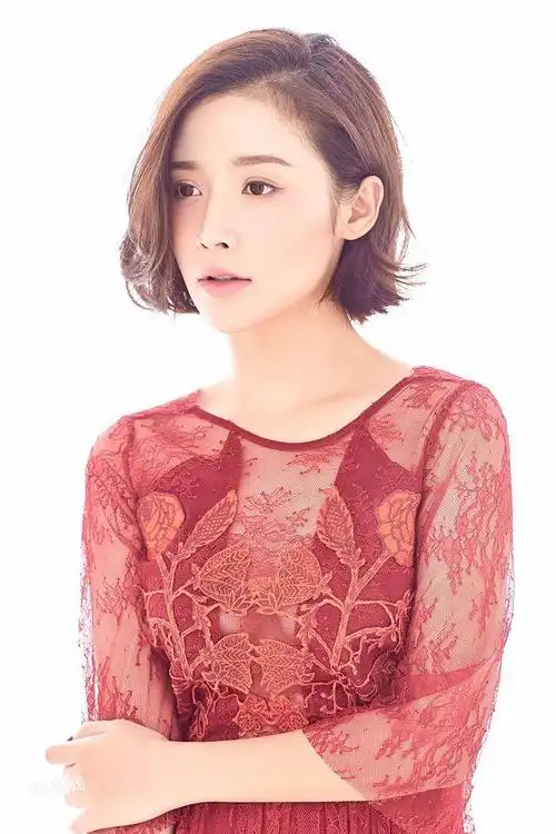 演员瑛子靓丽温柔温婉大方