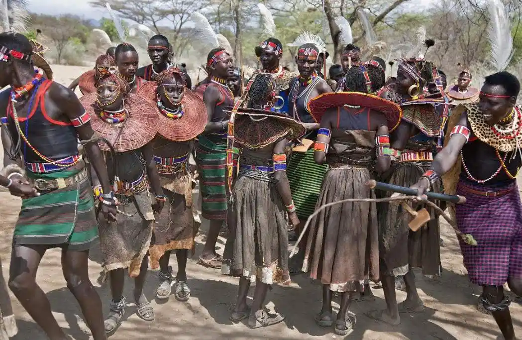 非洲部落的野蛮婚礼,新娘哭喊求助无人理会,甚至家人都冷眼旁观