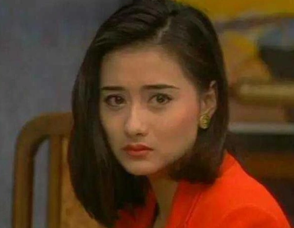 四:陈德容第一,饰演不愿被约束,想活出自我的"汪紫菱",陈德容的美干净