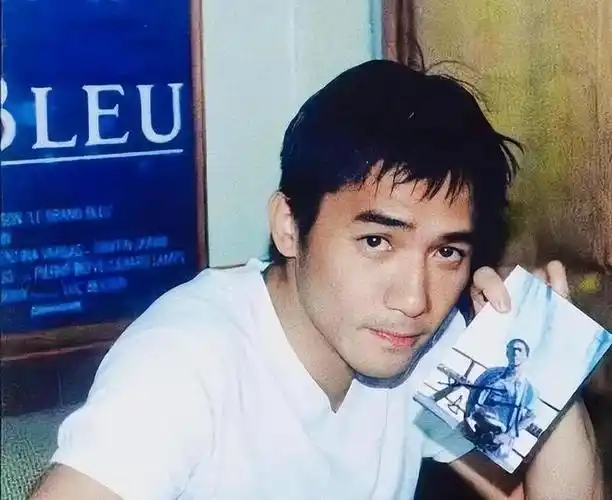 后来梁朝伟回忆说,小时候和父亲相处那些片段到现在都还在他脑海中,他