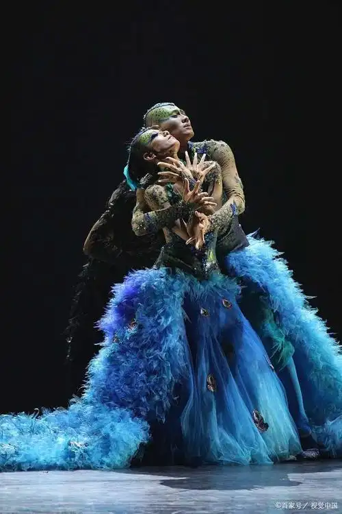 审美与文化观念的碰撞:杨丽萍孔雀舞引发争议的深层原因