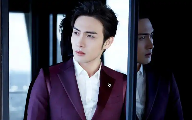 张彬彬冷酷帅气西装写真,高清图片,电脑桌面-壁纸族