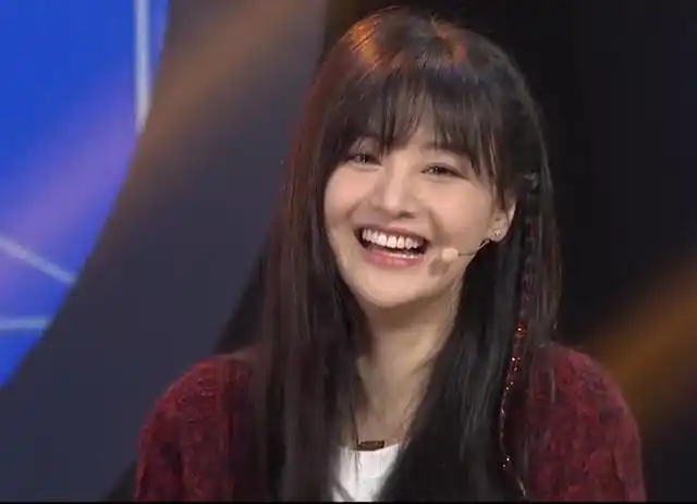 因粉丝不敢讲真话?郑爽打字接受采访