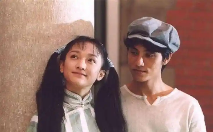 原创演员陈坤亲情让他感动45岁单身育有一子友情比爱情更牢固