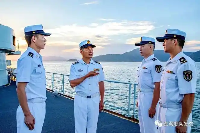 王爱国怀化舰雷达班班长略章背后的故事——今天,我们就带大家一起去
