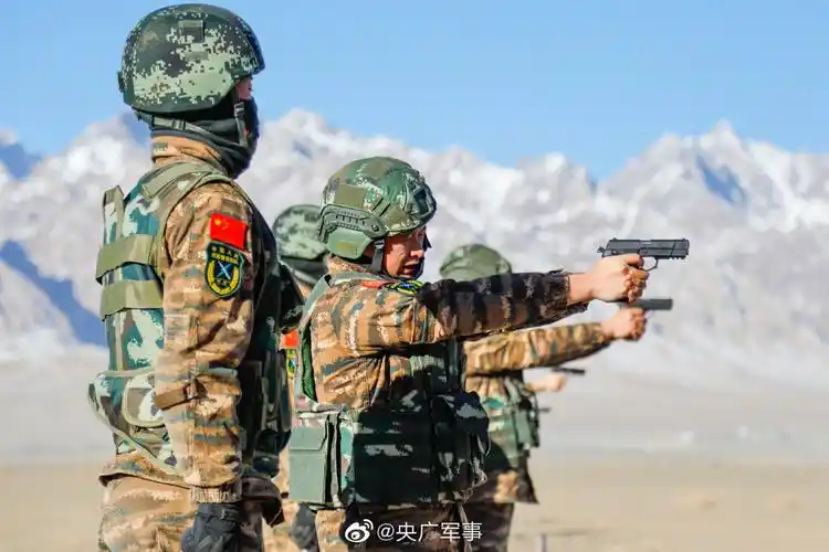 新疆武警射击考核:全面换装92改进型手枪(组图)-特种装备网