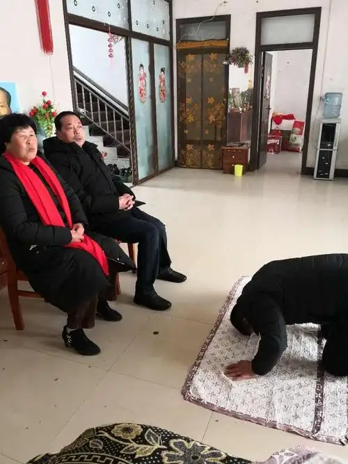 郑州一中汝州实验中学九四班2019年春节叩拜长辈活动·孝行天下