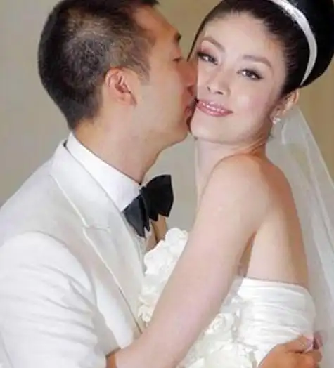 低调了22年陈慧琳老公终露面原来长这模样难怪一直不肯公开