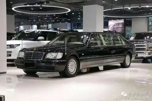 在国内只有8台,如果有一天你走在街上,赫然看到了上图中那辆奔驰s1000