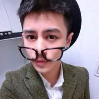 斯文短发帅气男生头像