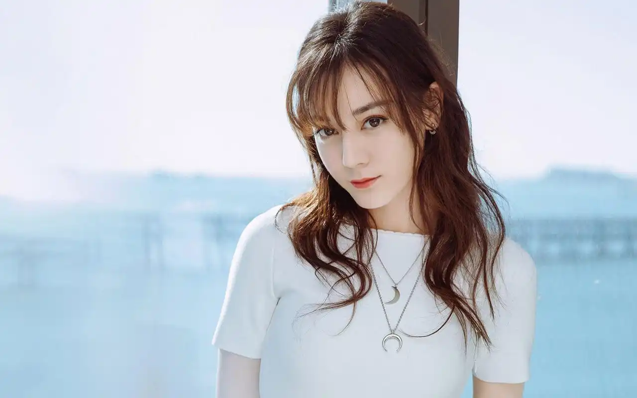 简单清新迪丽热巴壁纸纯洁美丽的胖迪