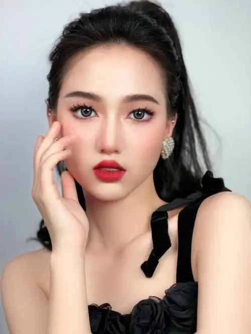 春日氛围感妆容网红妆