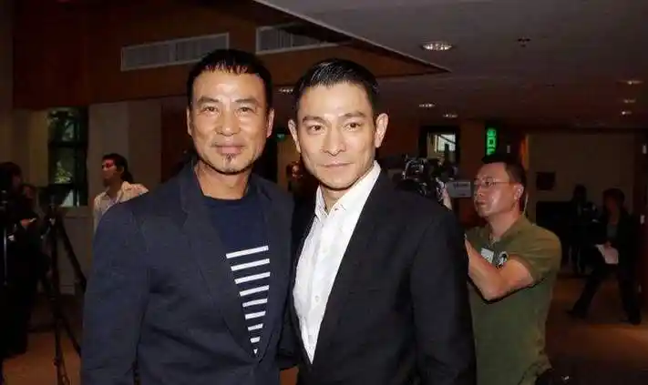 刘德华当年人缘有多好任达华是他大哥周润发与他更是不一般