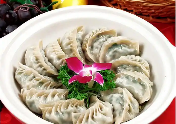 伏天民谚有"头伏萝卜二伏菜,三伏还能种荞麦","头伏饺子,二伏面,确