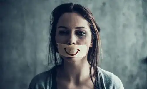 微笑抑郁症患者我会每天积极向上只是为了隐藏自己内心的无助