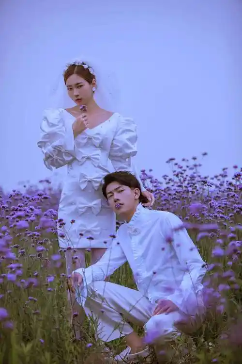 摄影师阿强的婚纱摄影作品《甜蜜蓝紫》