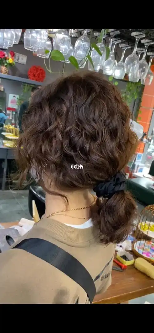 有多少人喜欢把头发烫烫扎起来了的