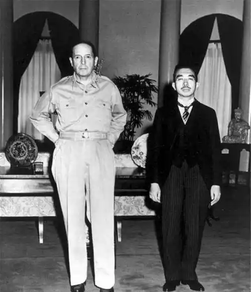 天皇:最大的战争犯却躲过审判,87岁高龄去世,葬礼堪比皇帝_日本_投降