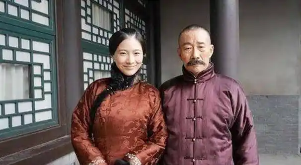 自己却看上了,强行把卢小姐变成他的二夫人_田小凤_卢家人_卢寿萱