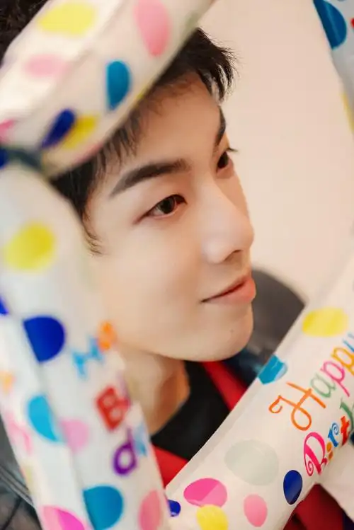 祝华晨宇0207生日快乐