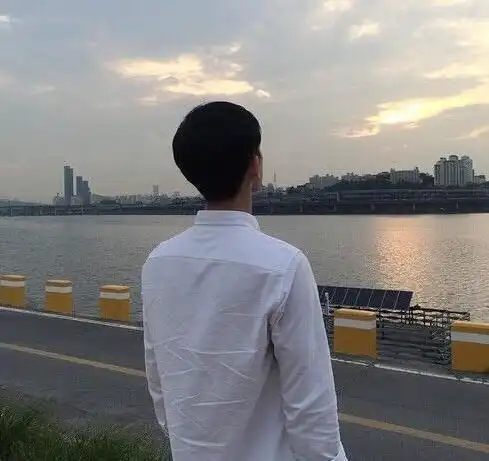 心理测试哪个男生背影更让你心安看看现在有没有人偷偷爱你