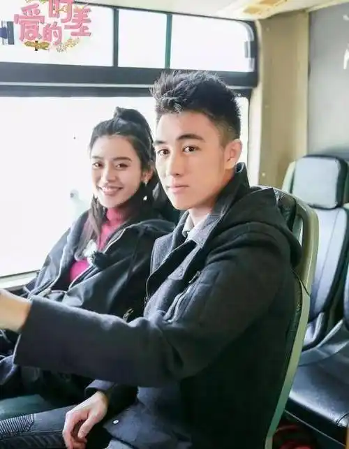 何猷君承认求婚奚梦瑶:一个多月准备的惊喜差点全剧透_网友_祝福_粉色