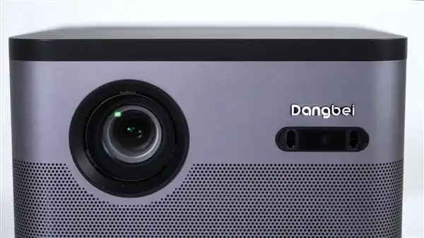 右边则是双tof的传感器,这个是结合cmos摄像头算法,能够快速实现无感