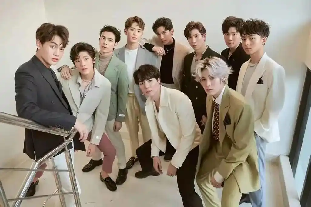 毕业于泰国蓝康恒大学,泰国男演员,aplan旗下艺人,同样也是男团do