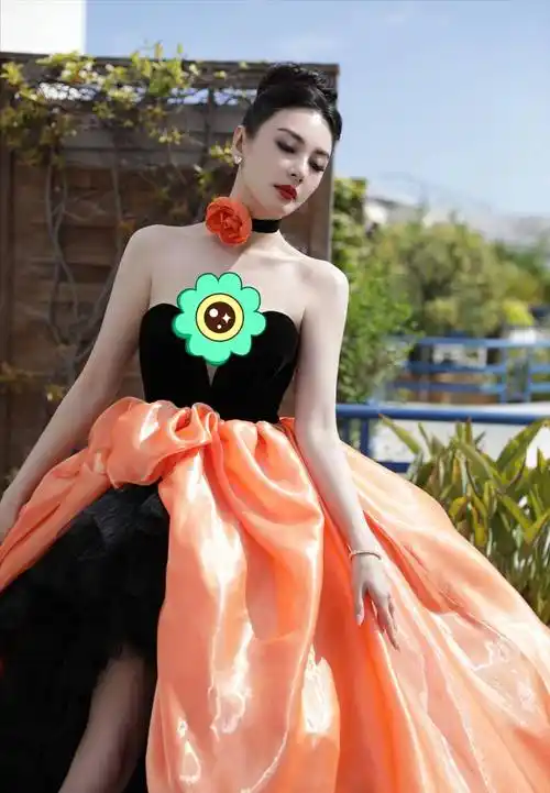 丢行李箱,崩开线,蹭红毯,中国明星又在戛纳红毯上出尽了洋相_张雨绮