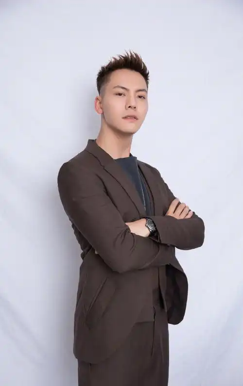 陈伟霆酷帅有型时尚写真图片,明星,高清,帅气,陈伟霆,魅力