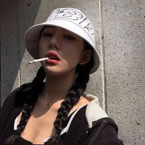 头像图片丨超酷的女生抽烟头像